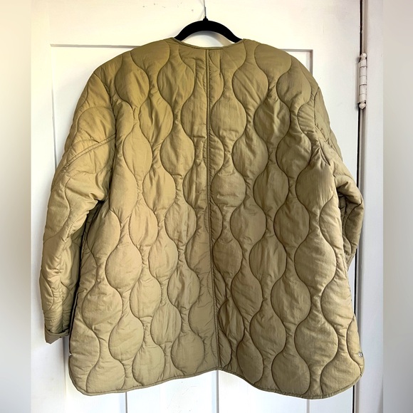 SOLD - H&M Quilted Spring Jacket - Picture 6 of 6